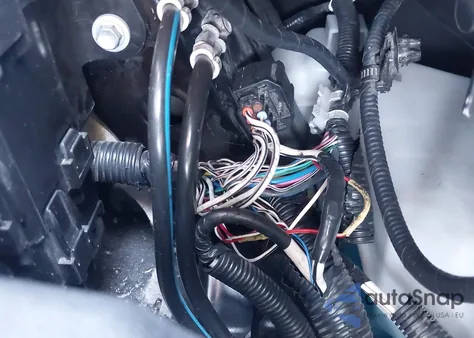 2022 Toyota Sienna Xle z USA, uszkodzony, nr VIN 5TDYRKEC0NS131828